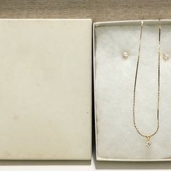 STUNNING Simulated Diamond Pendant Necklace and Solitaire Stud Earring Set