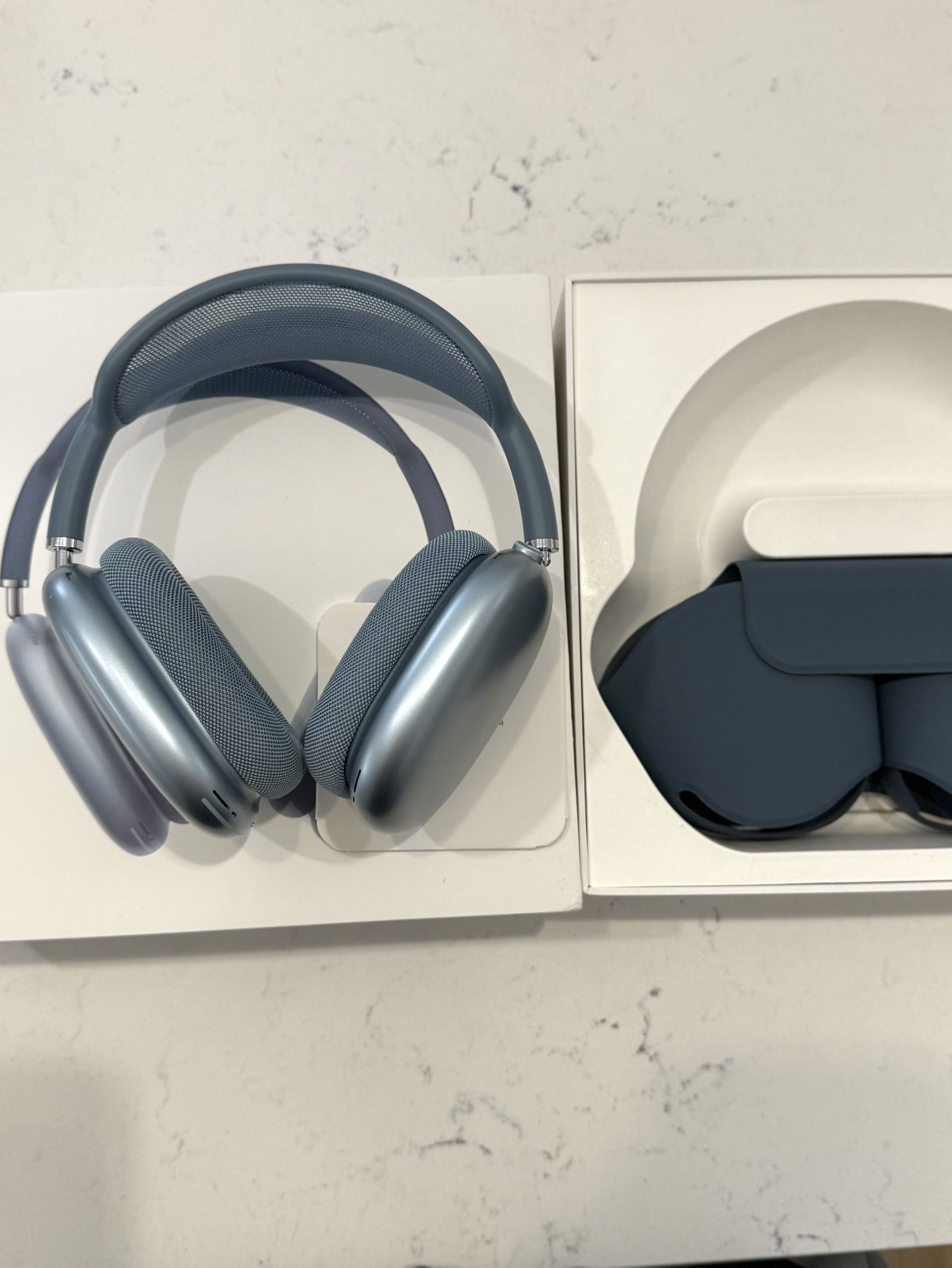 Blue AirPods Pro Max USB-C