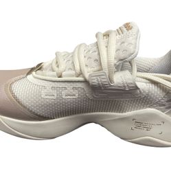 Brand New Reebok Women Size 5  JJ IV Reebok 