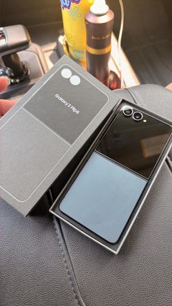Galaxy Samsung Z flip 8