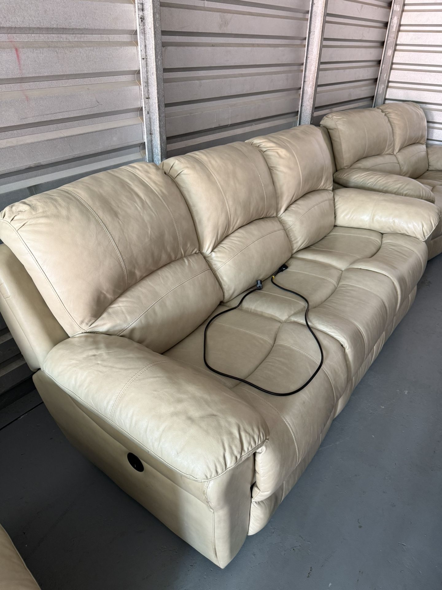 Rooms To Go Dual Power Sofa & Loveseat Recliners