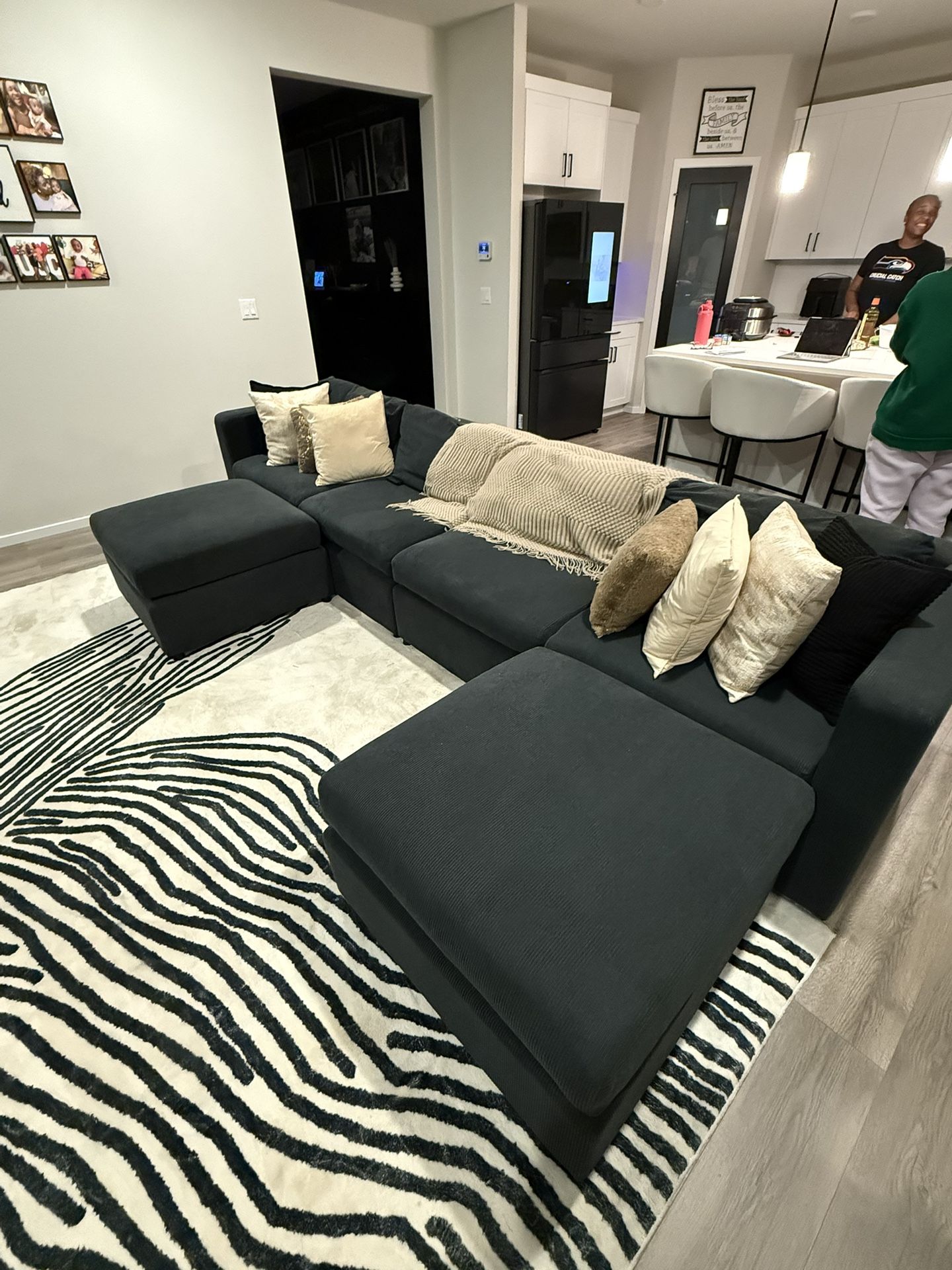 Barely Used Sectional W/ 2 Ottomans