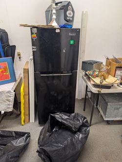 Fridge Works Great Needs To Be Cleaned 