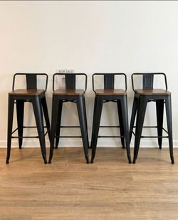 Set of 4 Metal Bar Stools