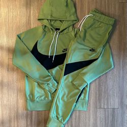 Nike Jogger Set (Medium)