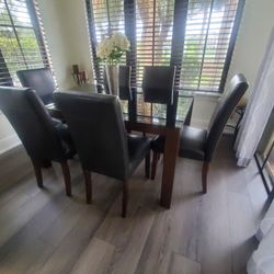 Dining Room Table & Chairs