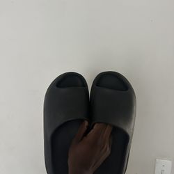 Yeezy Slides size 10
