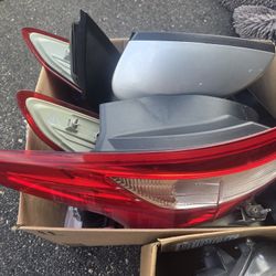 🔹 OEM Taillights (Set of 3)