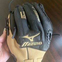 Mizuno GPP 1076 Glove RHT  10.75”