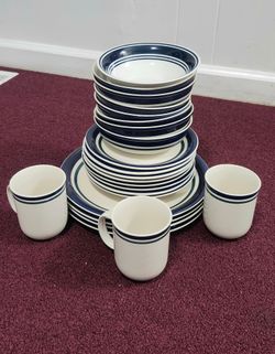 25-Piece Dinnerware Set