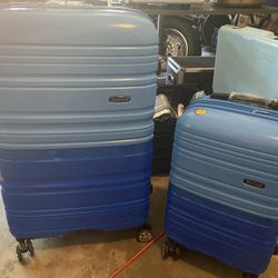 Rockland Luggage Set