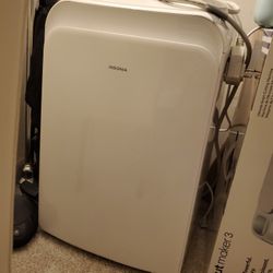 Insignia  12,000 Btu MAKE AN OFFER 