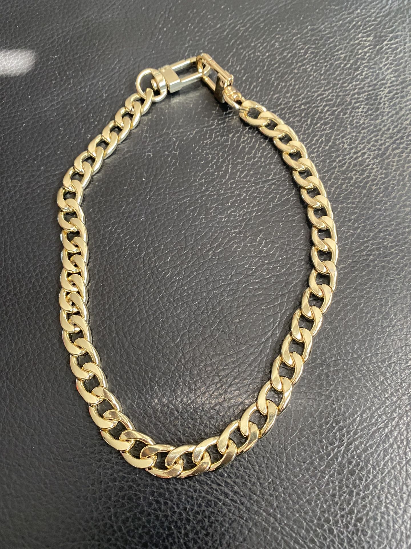 beautiful thick goldtone choker necklace