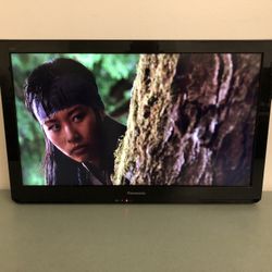 Panasonic 32 Inch LED HDTV - Works Great