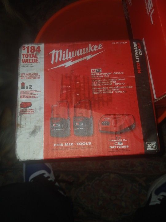 Millwuakee M12 3" Compact Cut Off Tool Comes With 2 Red Lithium CP 2.0 Batteries And Charger