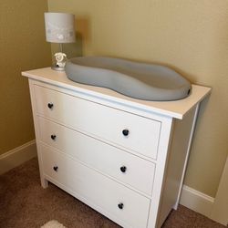 Keekaroo Peanut Changer – Grey – $65
