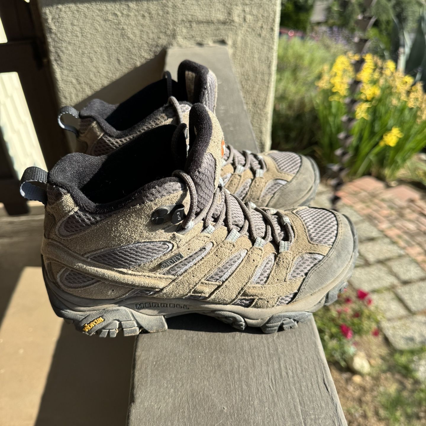 Merrell Vibram Dry Women’s Hiking Boot - Size 7