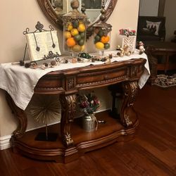 Entrance Table With Mirror 