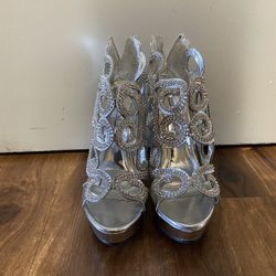 Brand New Woman’s Marichi Mari brand Silver High Heel Shoes Up For Sale 
