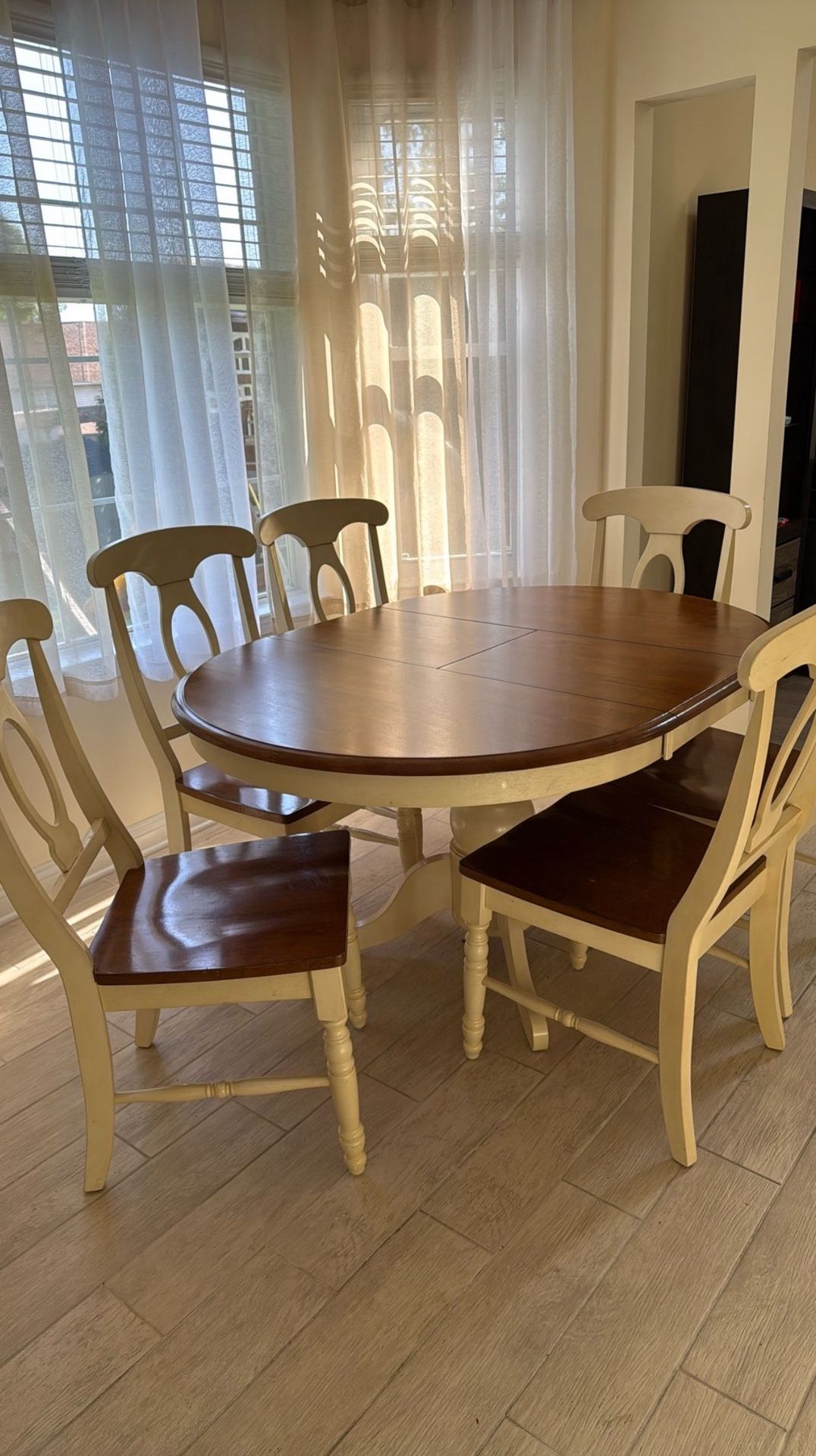 Kitchen table with 6 chairs