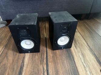 Yamaha hs7 studio moniter speakers