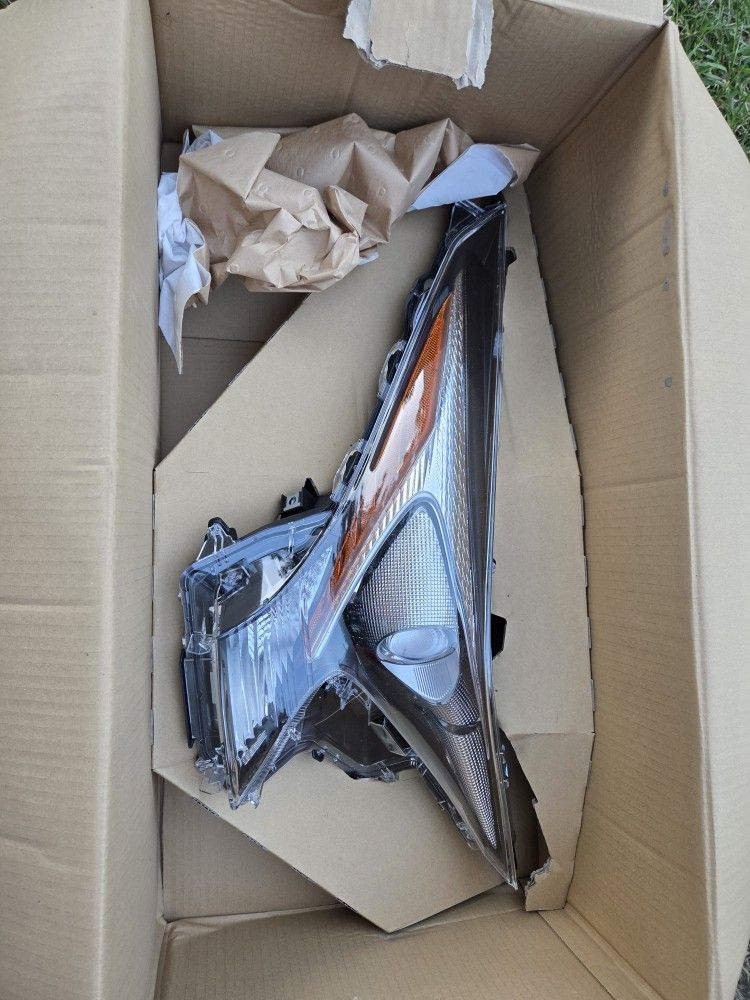 2016-2018 Toyota Prius RT Headlamp 