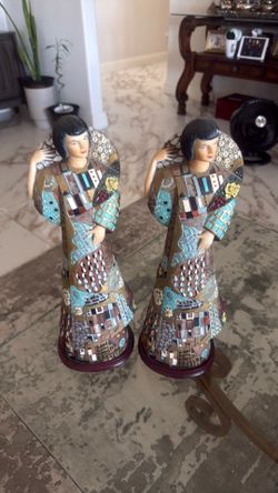 Decorative figurines inspired by the artwork Gustav Klimt