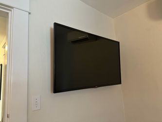 48” LG TV