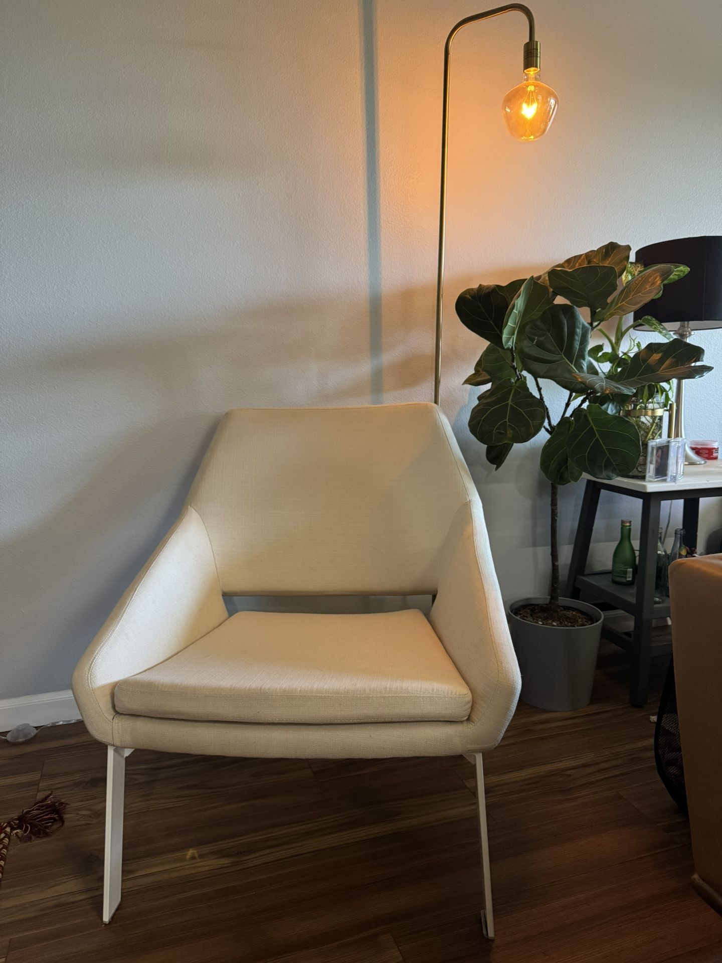 MODERN Chair By DWELL magazine
