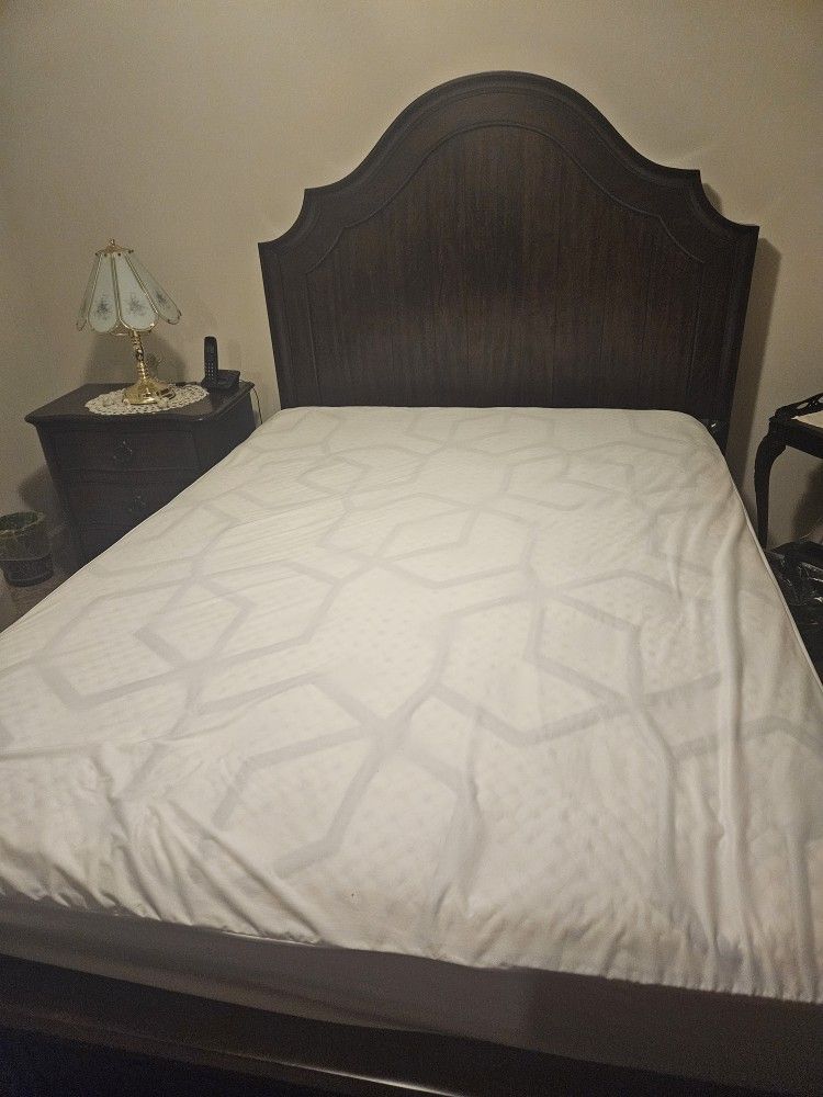 Queen Bedroom Set