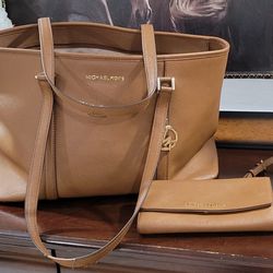 Michael Kors Matching Handbag and Wallet 