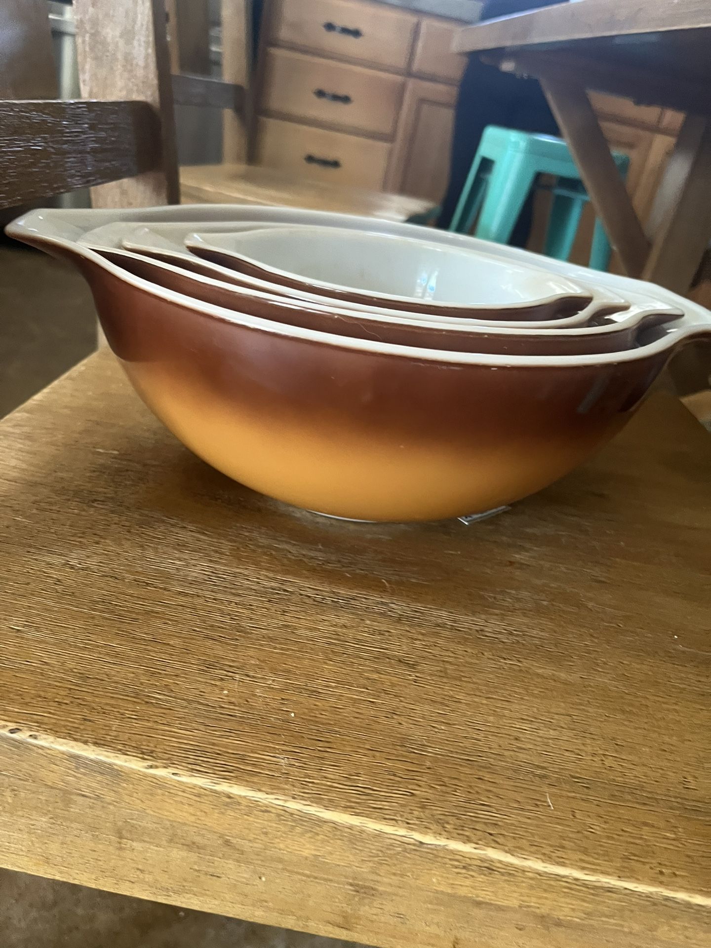 Vintage Pyrex mixing bowls