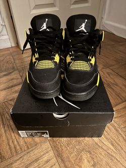 Used Men’s Air Jordan 4 Thunder Size 10.5