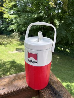 Vintage Coleman Malboro 1/2 Gallon Hot and Cold Thermos Water Beverage Jug.  for Sale in Valhalla, NY - OfferUp