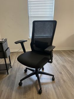 Ergonomic Black Mesh Office Chair – Adjustable Desk Chair