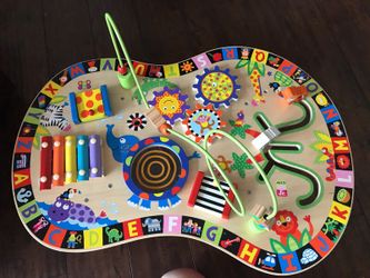 Alex Jr play table ( newly reduced)