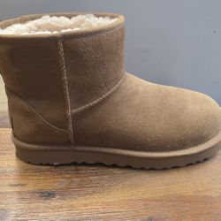  Clasic Mini Ugg Rubber Logo