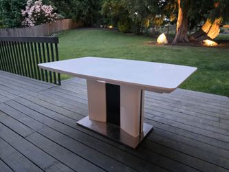 Modern Dining Table  🍽