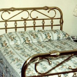 Vintage Brass Bed with Crystal Accents (Queen size)