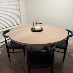 DINING TABLE + CHAIRS 