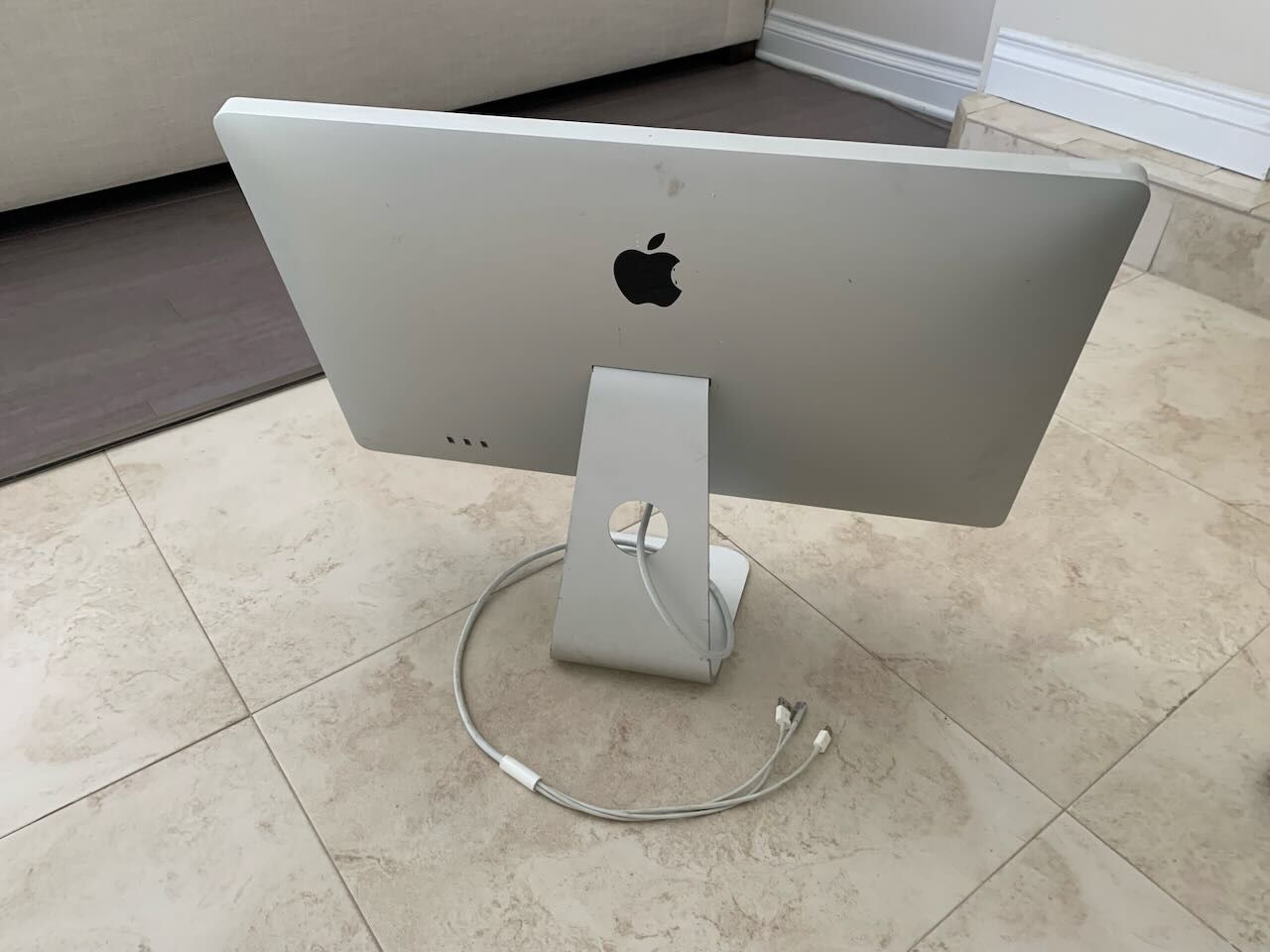 PARTS ONLY Apple Cinema Display A1316 27" LED Monitor Housing (no cover glass, led screen doesn't light up)