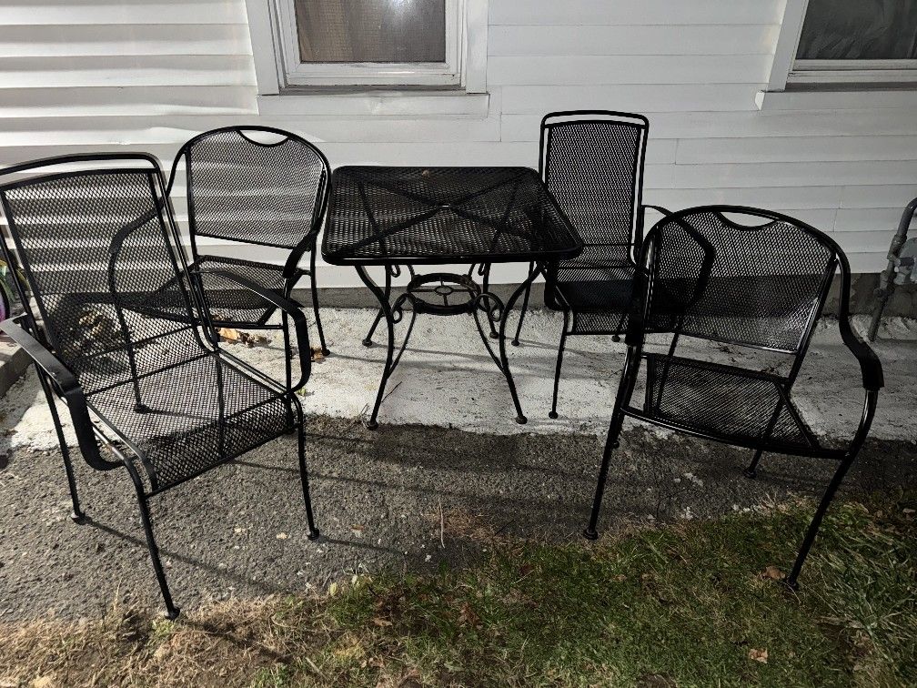 Vintage Wraught Iron Table And Chairs 
