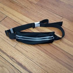 NWT Black Adjustable Athletic Exercise Clip Belt Bag