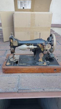 1910 Vintage Singer Sewing Machine