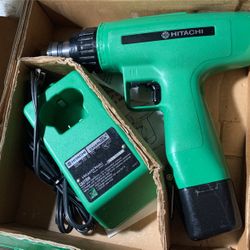 Hitachi Cordless Driver Drill With Charger 