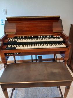 Vintage Hammond B3 organ with Leslie speaker