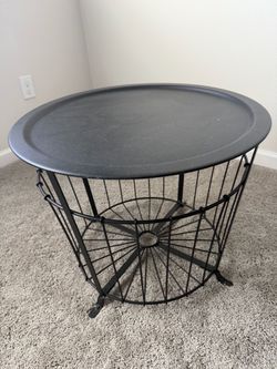 2x Round tables