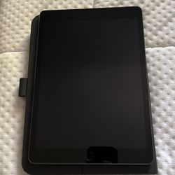 iPad Gen 9 64 GB and Bluetooth Keyboard