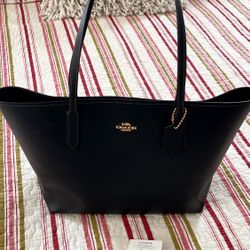 https://offerup.com/redirect/?o=Q29hY2guQ2l0eQ== Tote like new