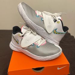 KYRIE FLYTRAPS III (PS)